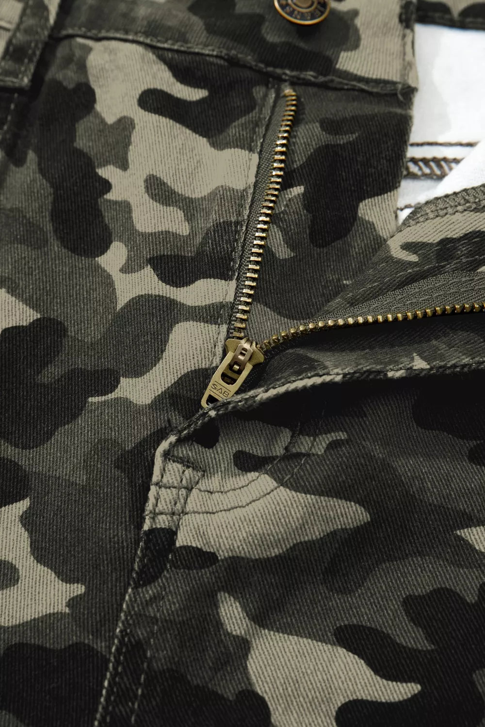 Camouflage Print Multi Pocketed Women's Denim Pants